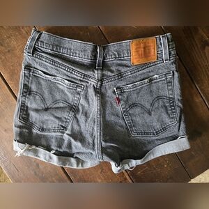VTG Levi's Premium Women's Cutoff Faded Black Denim Shorts Size 26